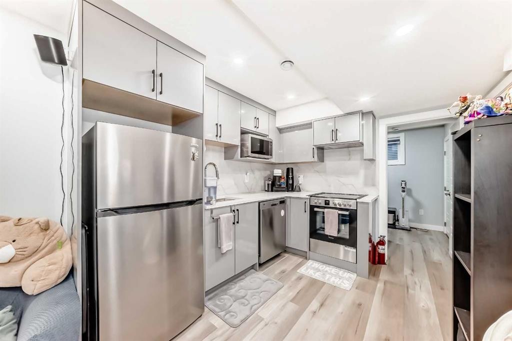 1140 Legacy Circle Se, Calgary, AB - Indoor Photo Showing Kitchen With Stainless Steel Kitchen With Upgraded Kitchen