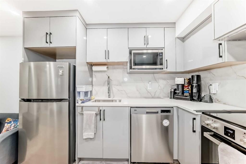 1140 Legacy Circle Se, Calgary, AB - Indoor Photo Showing Kitchen With Stainless Steel Kitchen With Upgraded Kitchen