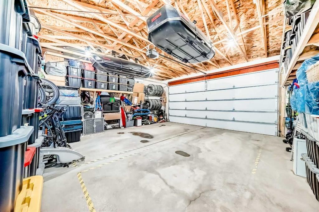1140 Legacy Circle Se, Calgary, AB - Indoor Photo Showing Garage