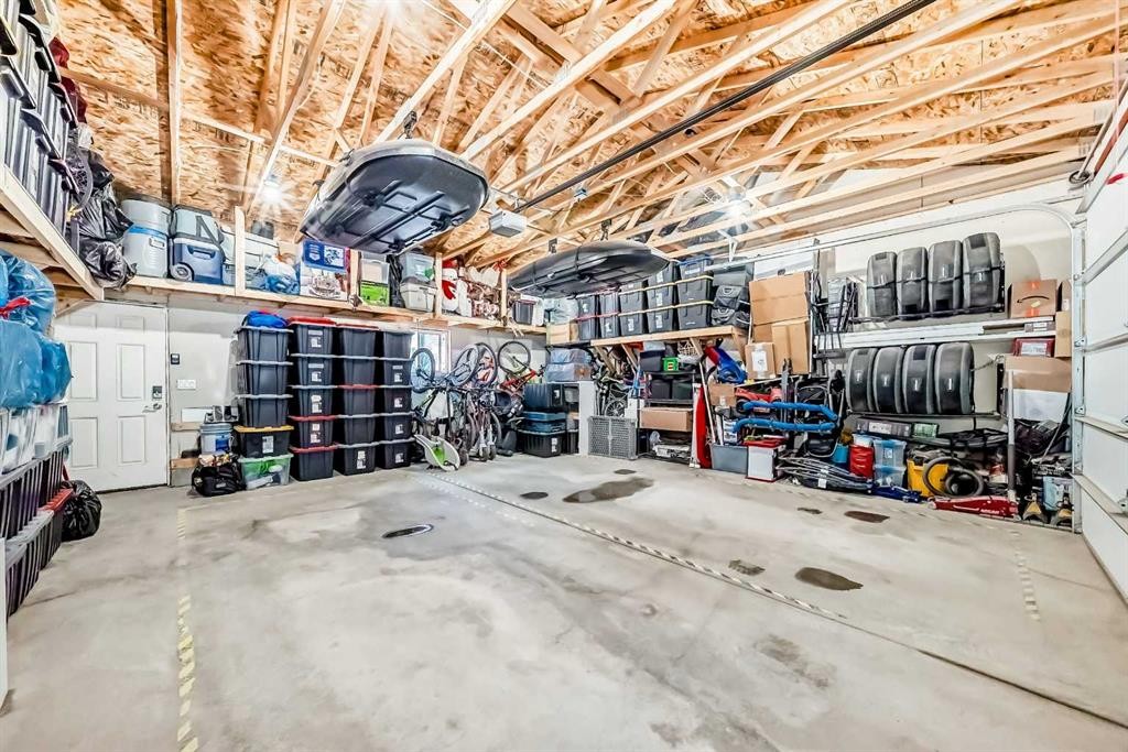 1140 Legacy Circle Se, Calgary, AB - Indoor Photo Showing Garage