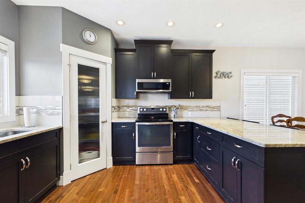 51 Nolanfield Terrace Nw, Calgary, AB - Indoor Photo Showing Kitchen