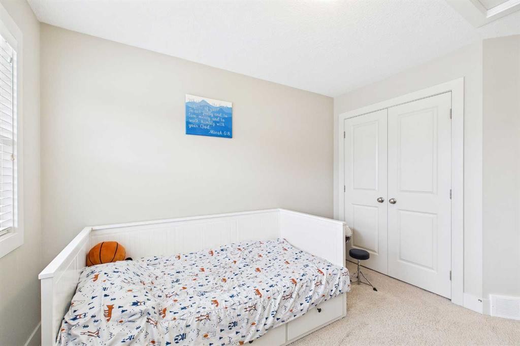 51 Nolanfield Terrace Nw, Calgary, AB - Indoor Photo Showing Bedroom