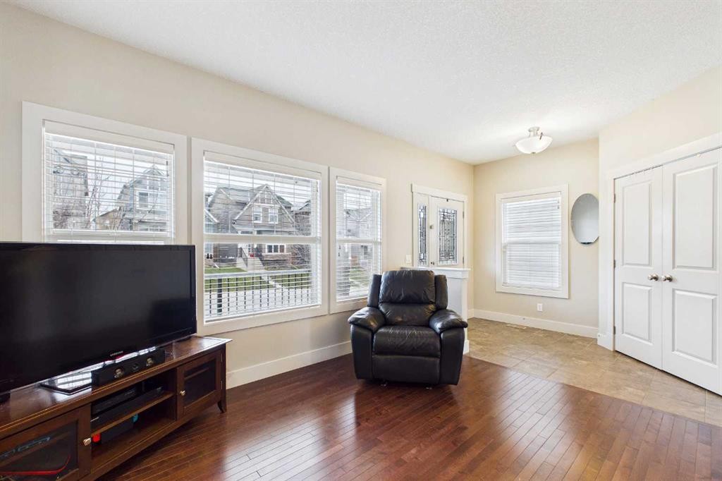 51 Nolanfield Terrace Nw, Calgary, AB - Indoor Photo Showing Living Room