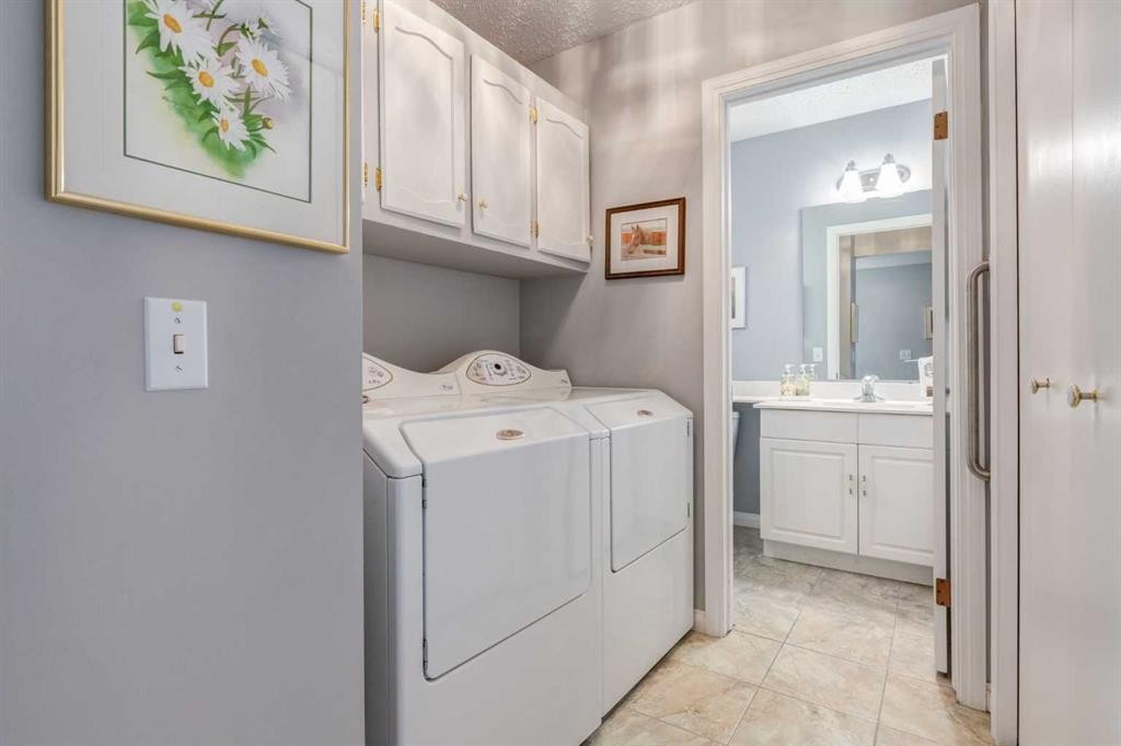 107 Valhalla Crescent Nw, Calgary, AB - Indoor Photo Showing Laundry Room