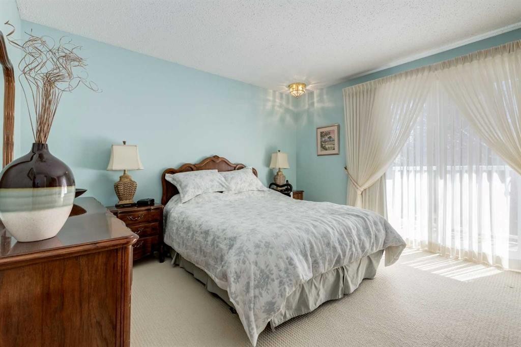 107 Valhalla Crescent Nw, Calgary, AB - Indoor Photo Showing Bedroom