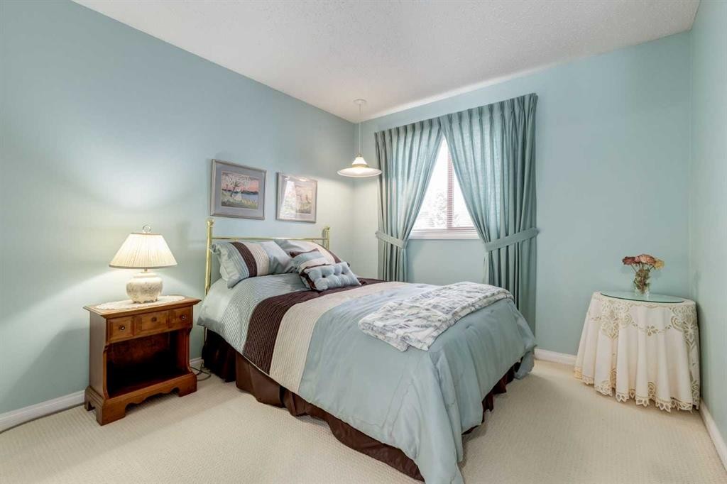 107 Valhalla Crescent Nw, Calgary, AB - Indoor Photo Showing Bedroom