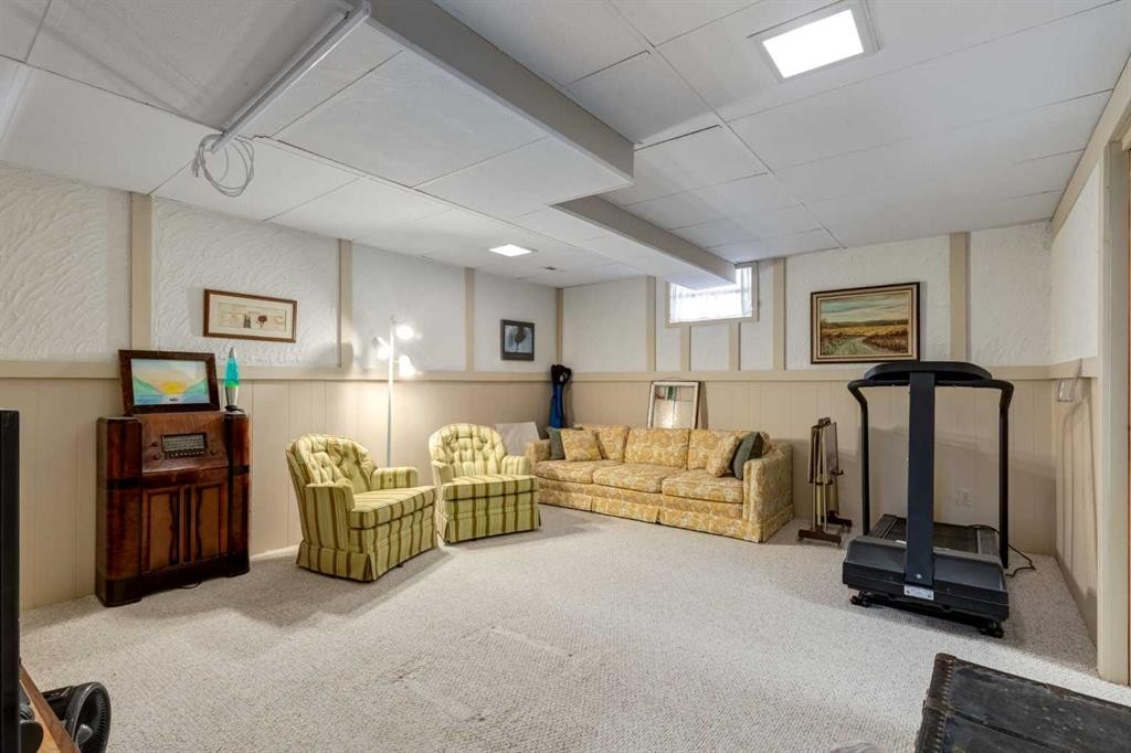 107 Valhalla Crescent Nw, Calgary, AB - Indoor