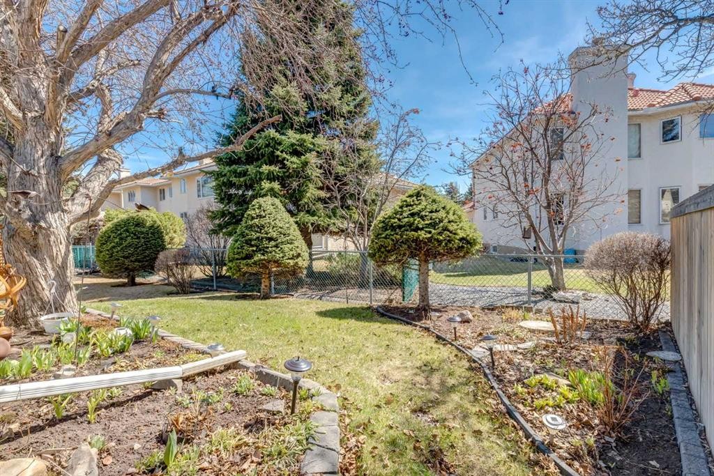 107 Valhalla Crescent Nw, Calgary, AB - Outdoor