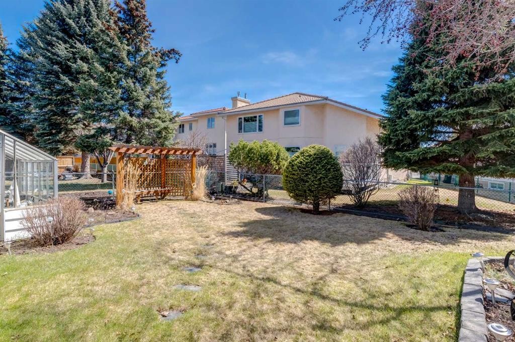 107 Valhalla Crescent Nw, Calgary, AB - Outdoor