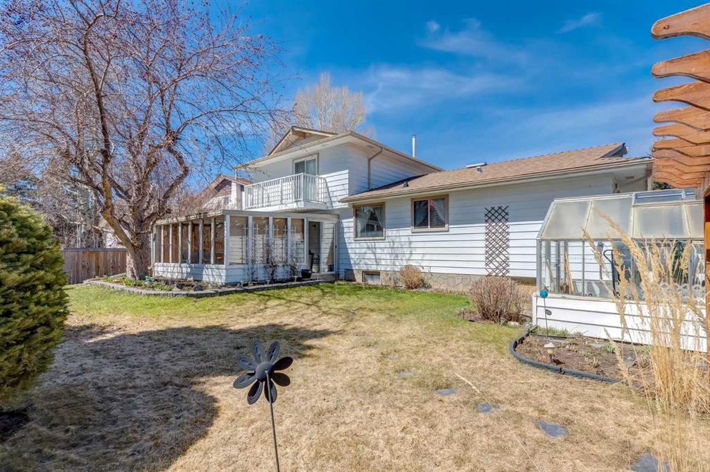 107 Valhalla Crescent Nw, Calgary, AB - Outdoor With Deck Patio Veranda