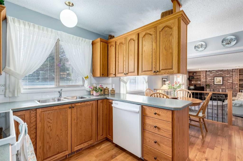 107 Valhalla Crescent Nw, Calgary, AB - Indoor Photo Showing Kitchen With Double Sink