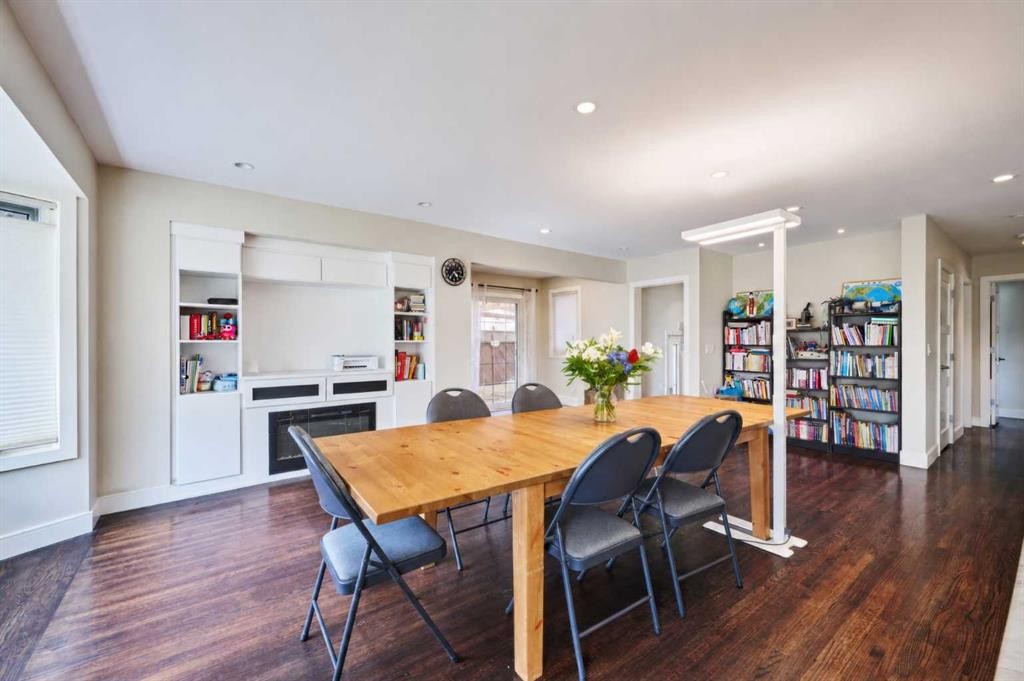 2940 Blakiston Drive Nw, Calgary, AB - Indoor Photo Showing Dining Room