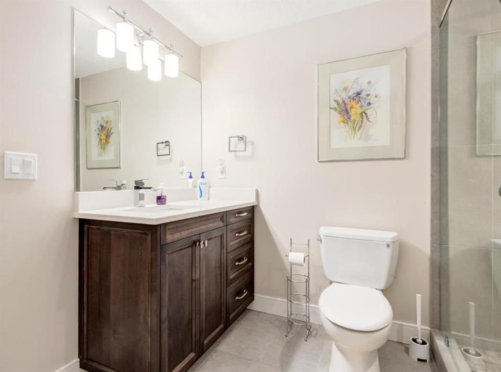 2940 Blakiston Drive Nw, Calgary, AB - Indoor Photo Showing Bathroom