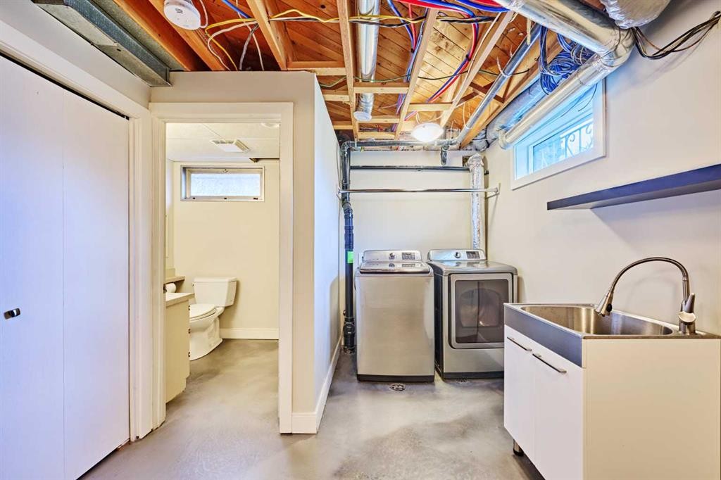 2940 Blakiston Drive Nw, Calgary, AB - Indoor Photo Showing Laundry Room