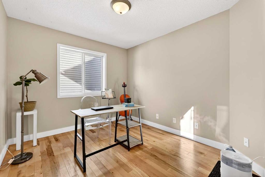 95 Crestmont Drive Sw, Calgary, AB - Indoor Photo Showing Office