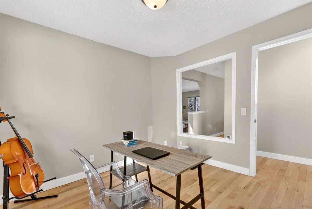 95 Crestmont Drive Sw, Calgary, AB - Indoor