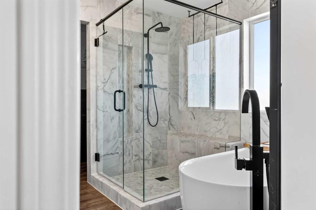 95 Crestmont Drive Sw, Calgary, AB - Indoor Photo Showing Bathroom