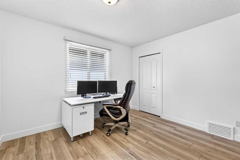 95 Crestmont Drive Sw, Calgary, AB - Indoor Photo Showing Office