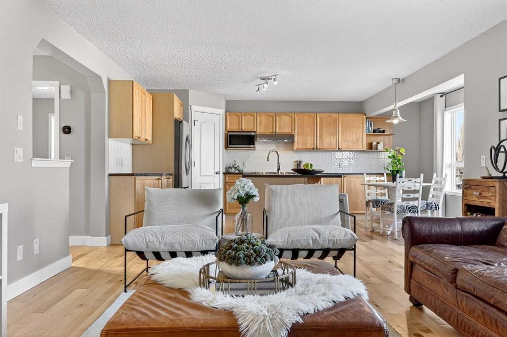 95 Crestmont Drive Sw, Calgary, AB - Indoor Photo Showing Other Room