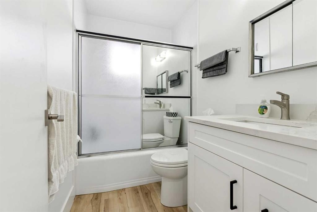 176 Penmeadows Close Se, Calgary, AB