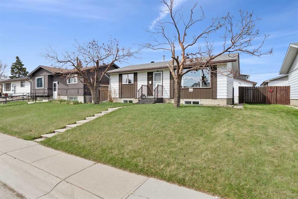 176 Penmeadows Close Se, Calgary, AB