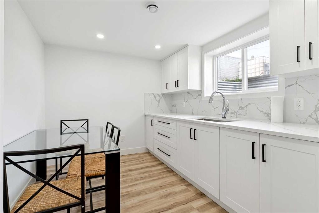 176 Penmeadows Close Se, Calgary, AB