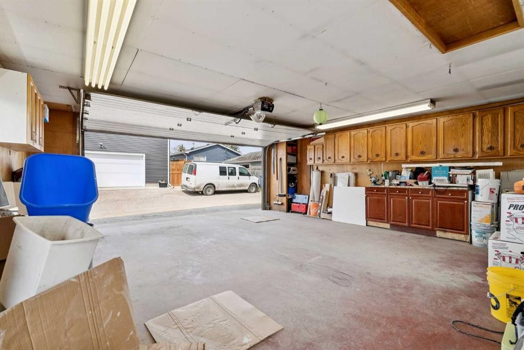 176 Penmeadows Close Se, Calgary, AB