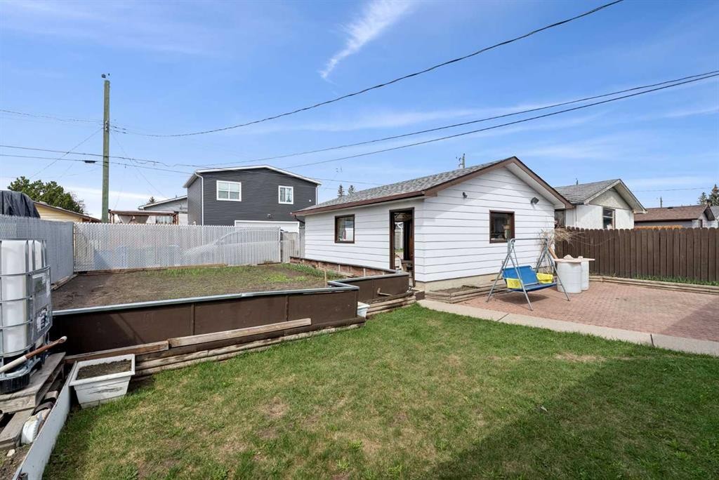 176 Penmeadows Close Se, Calgary, AB