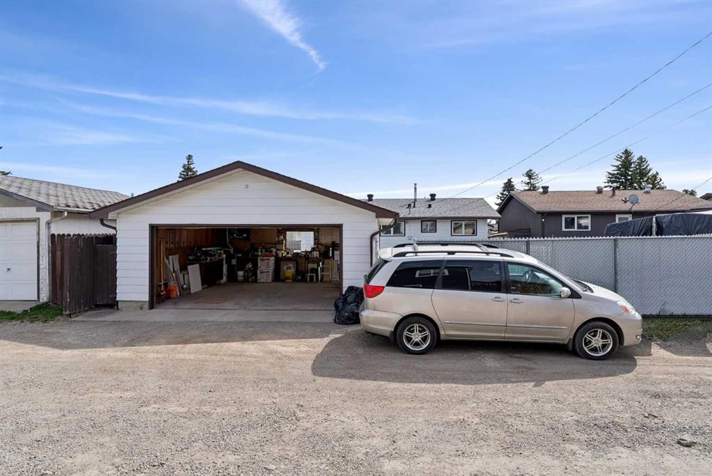 176 Penmeadows Close Se, Calgary, AB