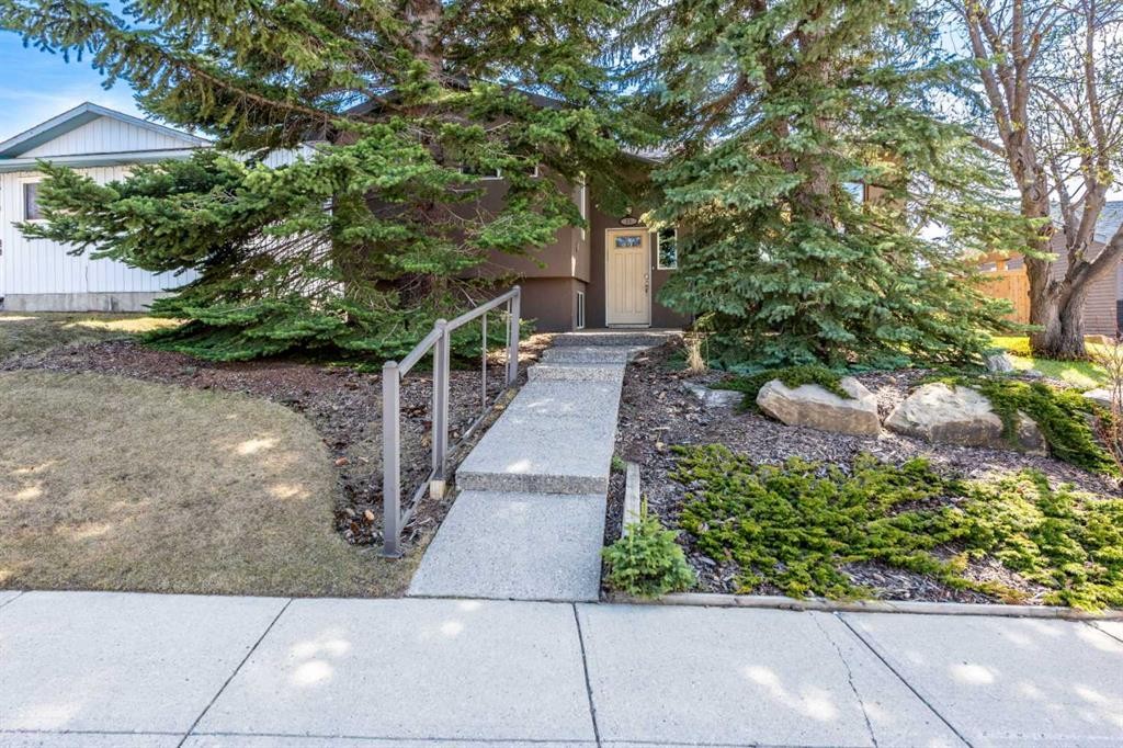 16 Rundleson Way Ne, Calgary, AB - Outdoor