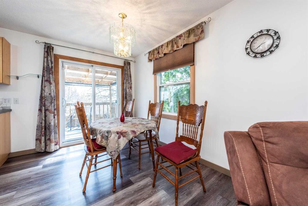16 Rundleson Way Ne, Calgary, AB - Indoor Photo Showing Dining Room