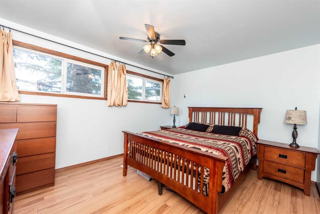 16 Rundleson Way Ne, Calgary, AB - Indoor Photo Showing Bedroom