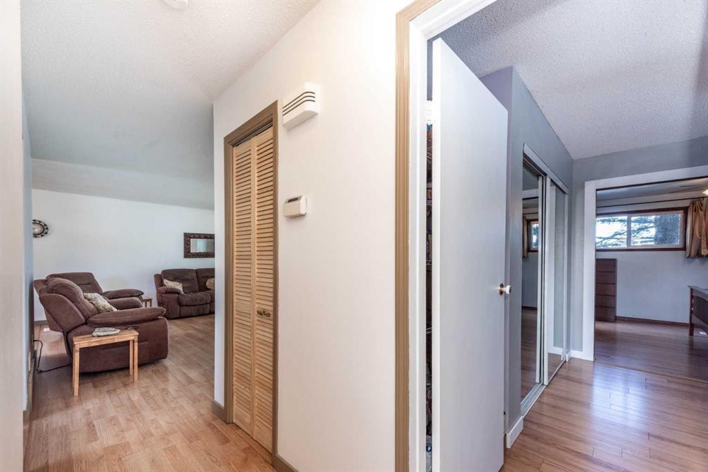 16 Rundleson Way Ne, Calgary, AB - Indoor Photo Showing Other Room