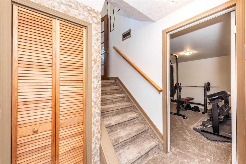 16 Rundleson Way Ne, Calgary, AB - Indoor Photo Showing Other Room
