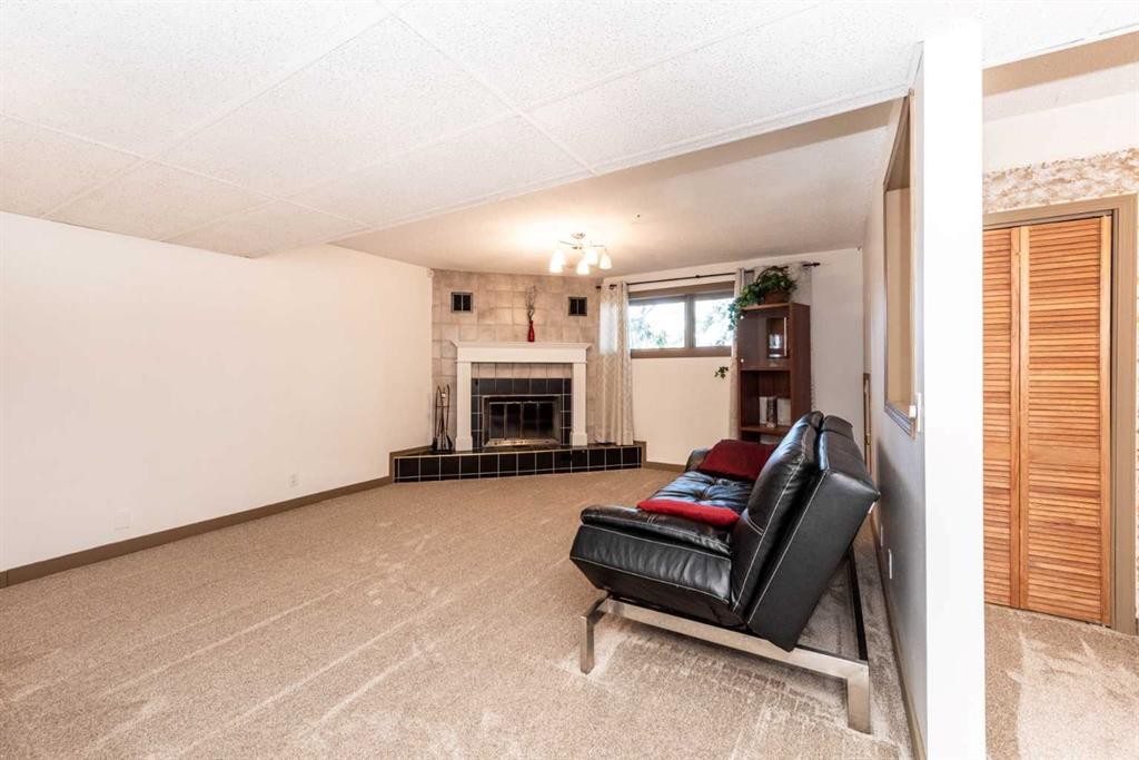 16 Rundleson Way Ne, Calgary, AB - Indoor Photo Showing Living Room With Fireplace
