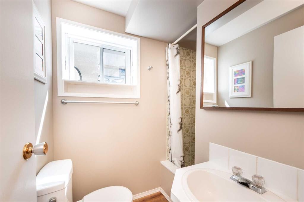 16 Rundleson Way Ne, Calgary, AB - Indoor Photo Showing Bathroom
