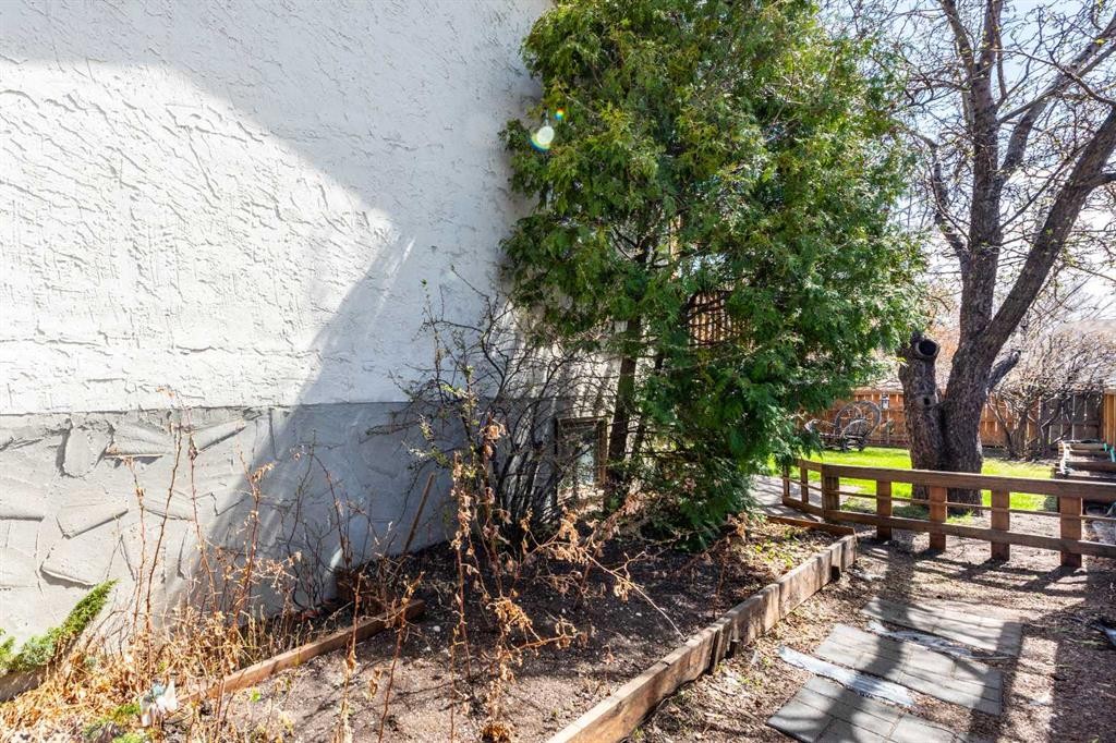 16 Rundleson Way Ne, Calgary, AB - Outdoor