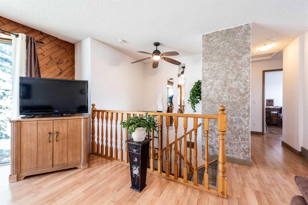 16 Rundleson Way Ne, Calgary, AB - Indoor Photo Showing Other Room
