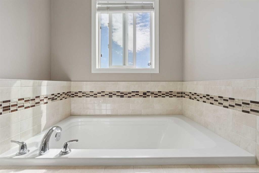 74 Skyview Point Green Ne, Calgary, AB - Indoor Photo Showing Bathroom