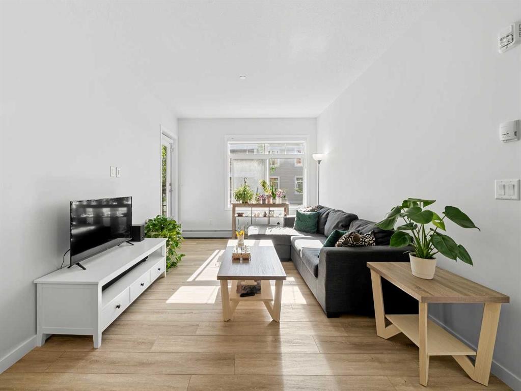 3111-3727 Sage Hill, Calgary, AB - Indoor Photo Showing Living Room