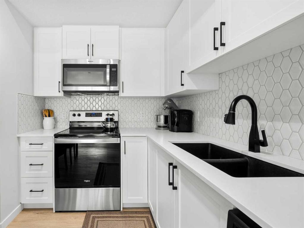3111-3727 Sage Hill, Calgary, AB - Indoor Photo Showing Kitchen With Double Sink