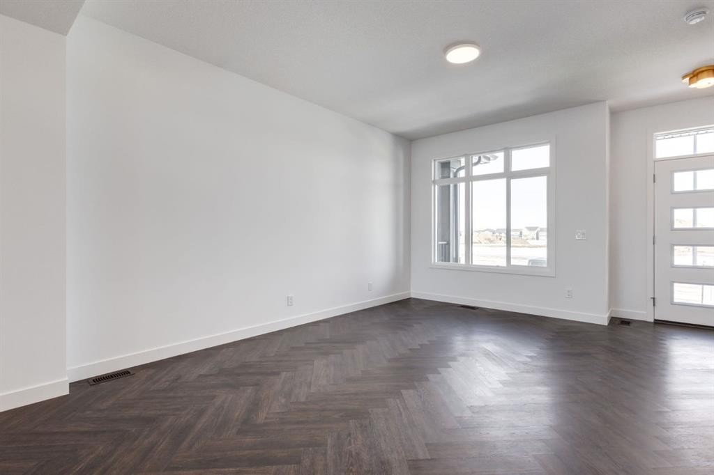 219 Sora Boulevard Se, Calgary, AB - Indoor Photo Showing Other Room