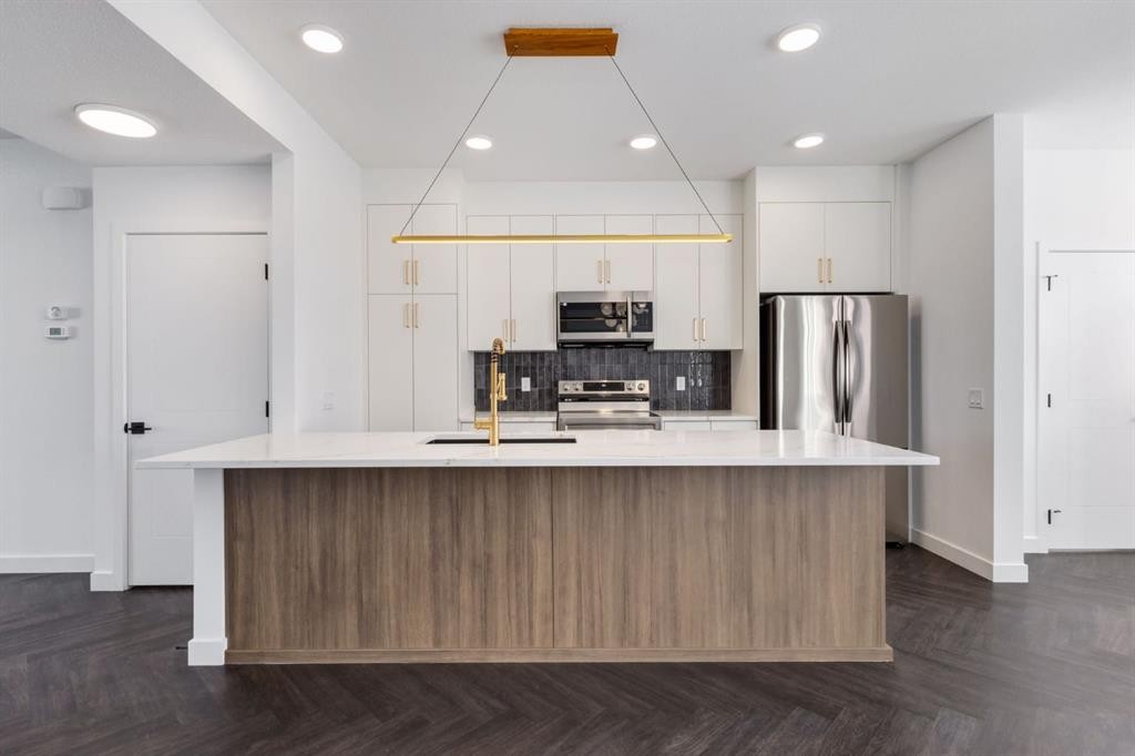 219 Sora Boulevard Se, Calgary, AB - Indoor Photo Showing Kitchen With Upgraded Kitchen