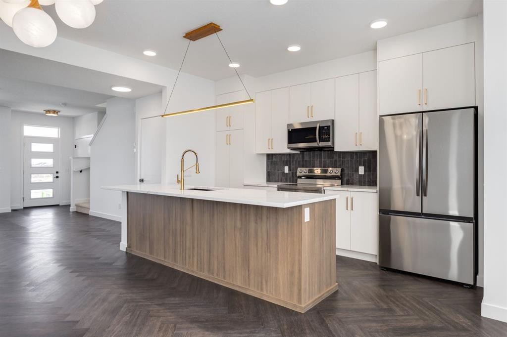 219 Sora Boulevard Se, Calgary, AB - Indoor Photo Showing Kitchen With Upgraded Kitchen