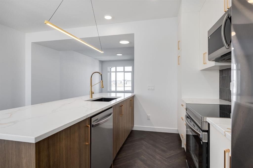 219 Sora Boulevard Se, Calgary, AB - Indoor Photo Showing Kitchen With Upgraded Kitchen