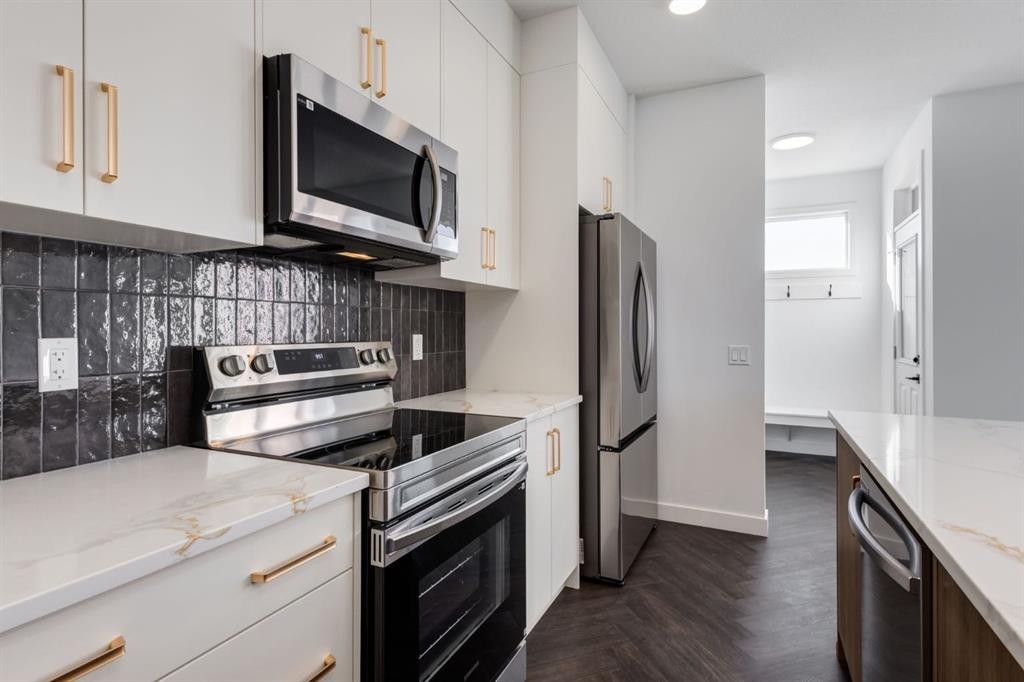 219 Sora Boulevard Se, Calgary, AB - Indoor Photo Showing Kitchen With Upgraded Kitchen