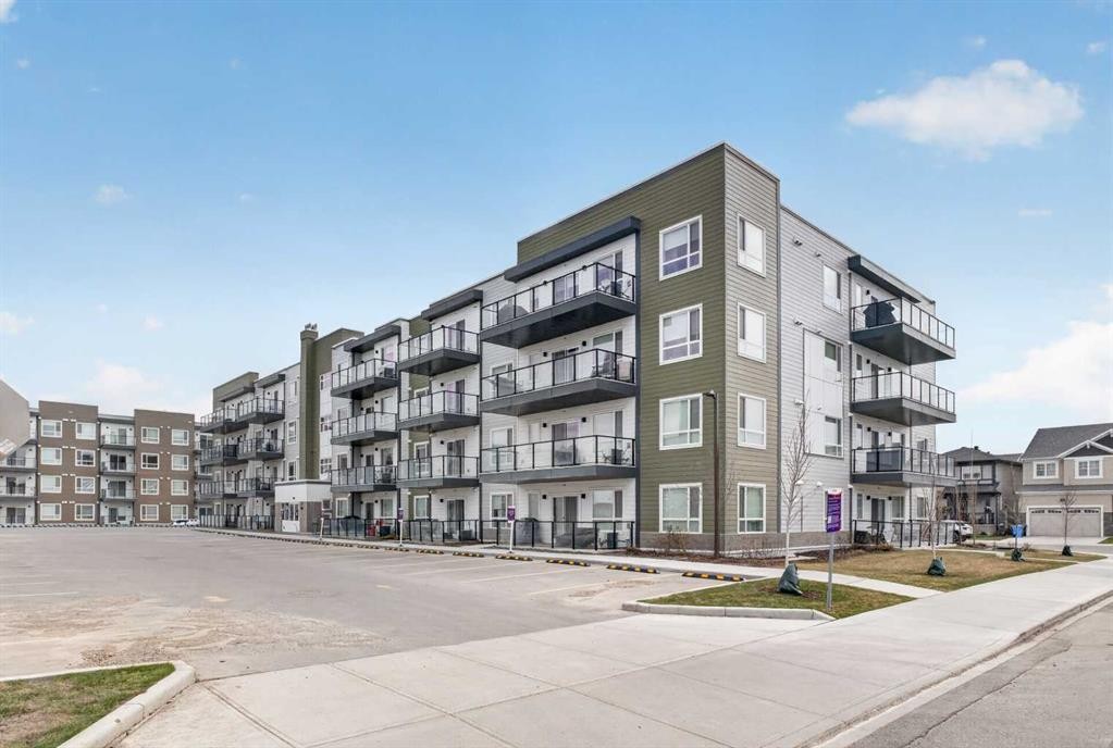 1206-33 Carringham Gate Nw, Calgary, AB - Outdoor With Balcony With Facade