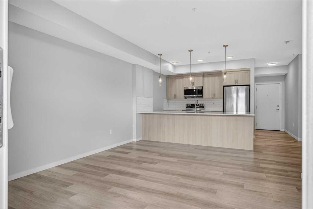 1206-33 Carringham Gate Nw, Calgary, AB - Indoor Photo Showing Kitchen