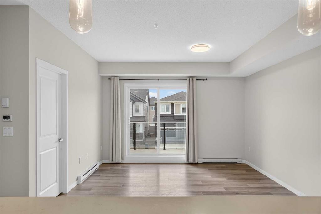 1206-33 Carringham Gate Nw, Calgary, AB - Indoor Photo Showing Other Room