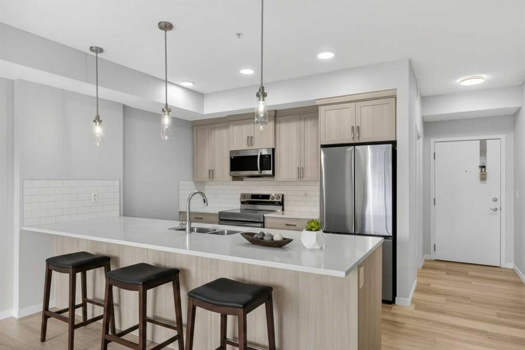 1206-33 Carringham Gate Nw, Calgary, AB - Indoor Photo Showing Kitchen With Stainless Steel Kitchen With Double Sink With Upgraded Kitchen